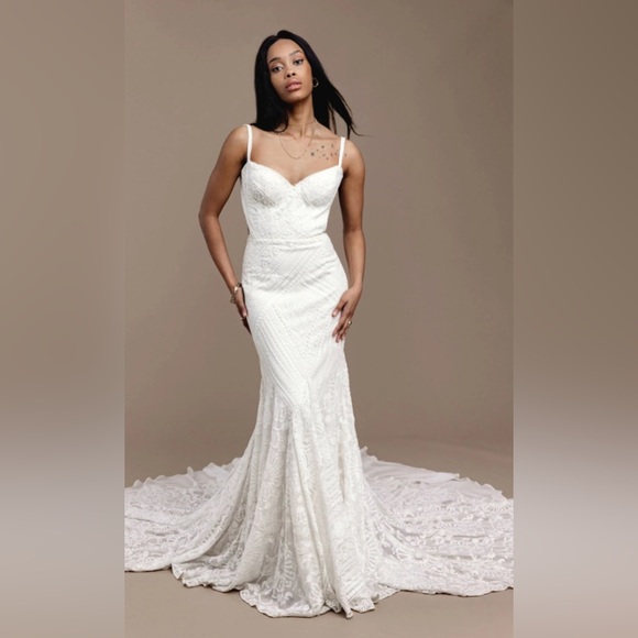Rue de Seine Cassian wedding gown altered to fit like a size 6.